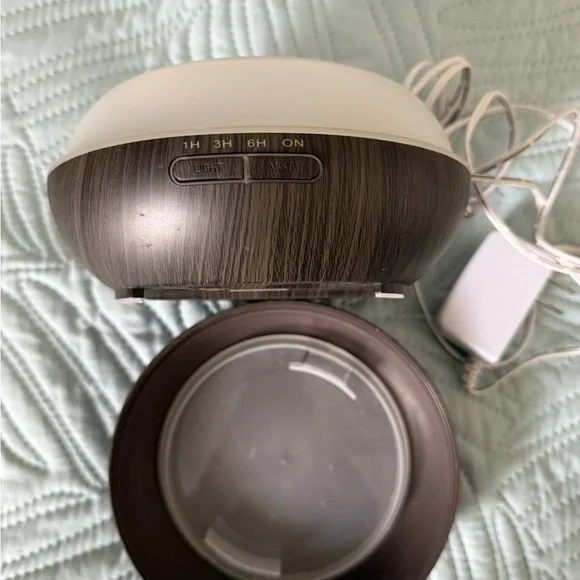 Essential Oil Diffuser - Picture 3 of 6